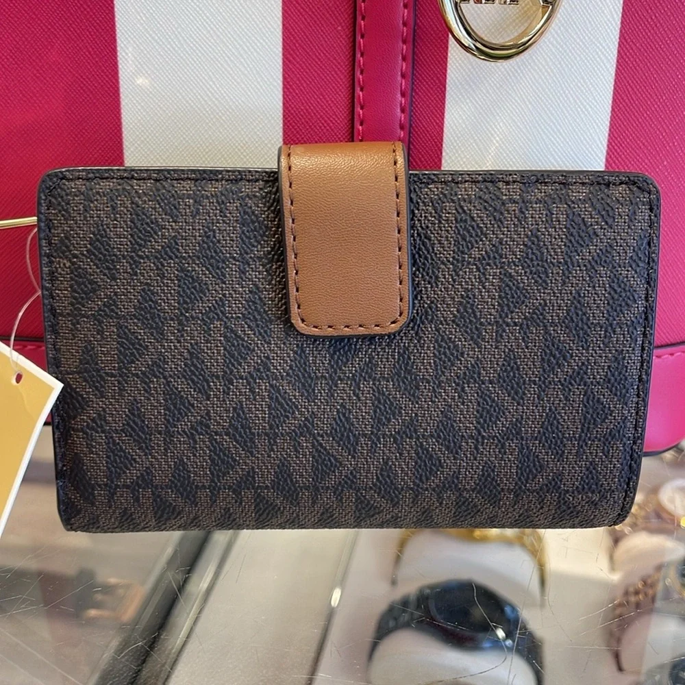 MICHAEL KORS Jet Set Travel Medium Bifold Zip Signature Logo Wallet Brown NWT